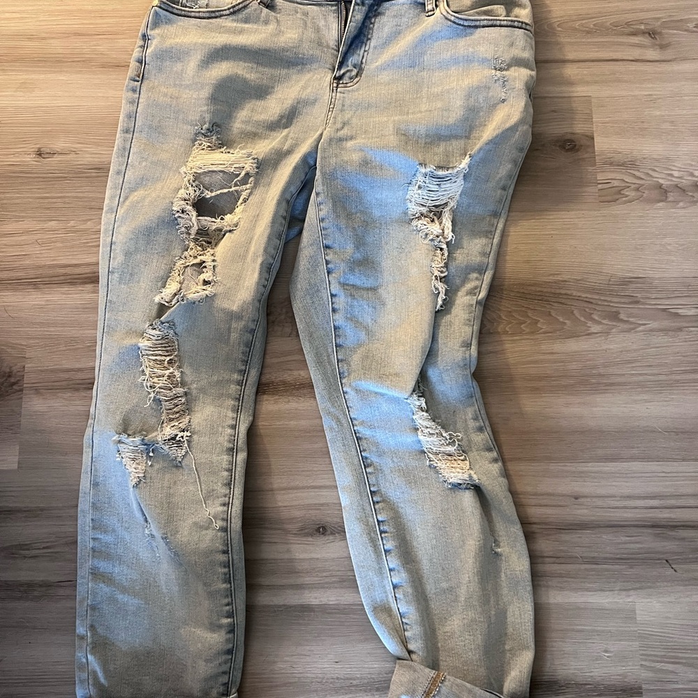 Judy blue boyfriend 15/32 which is like a women’s 14.  Great condition